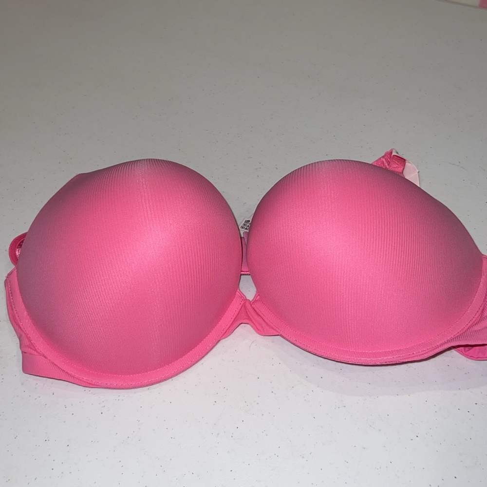 #139. Victoria's Secret Pink T-Shirt push up bra NWT 38C